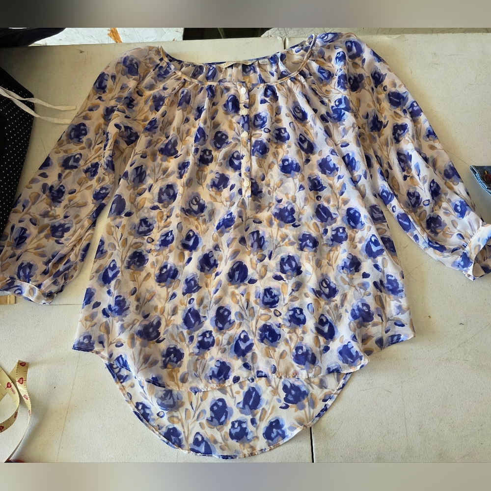 LC Lauren Conrad Women Blouse XS White Blue Floral Chiffon Ruffle Flowy Sheer